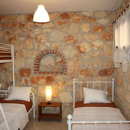 بيت للعطل Stone House Nike Ormília