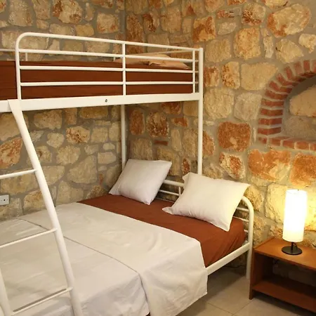Stone House Nike 度假居 Ormília